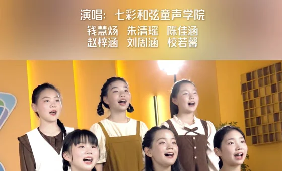 枕着光的她